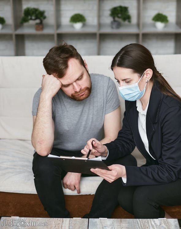 如何应对刻薄的笑话:9种分散和解除人们武装的聪明方法